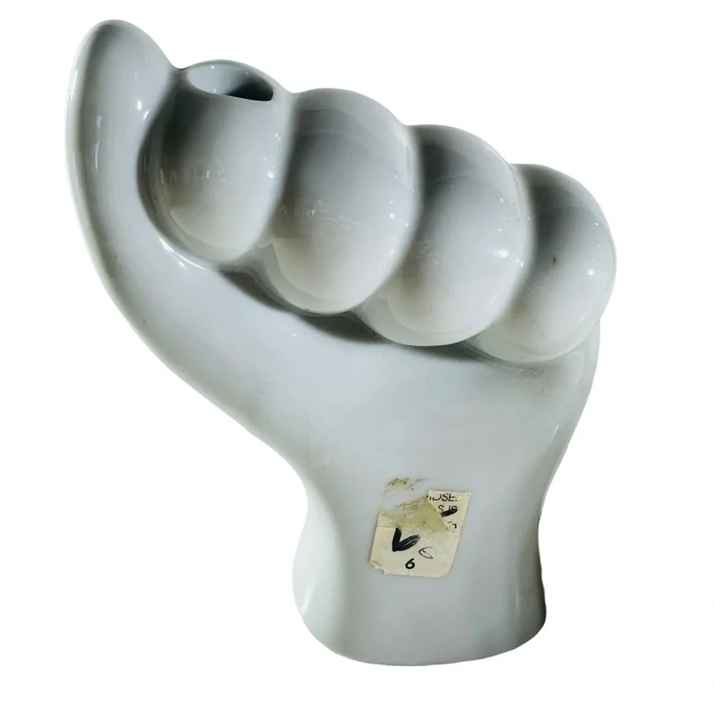 Life-size white vintage hand vase, fist vase - Picture 2 of 6